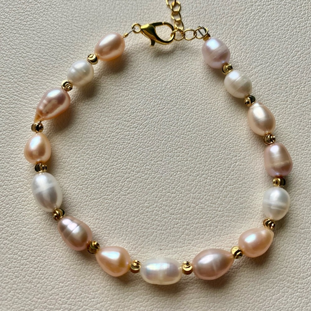 Freshwater Pearl Bracelet with Gold Accents B002 - Picture 2 of 3